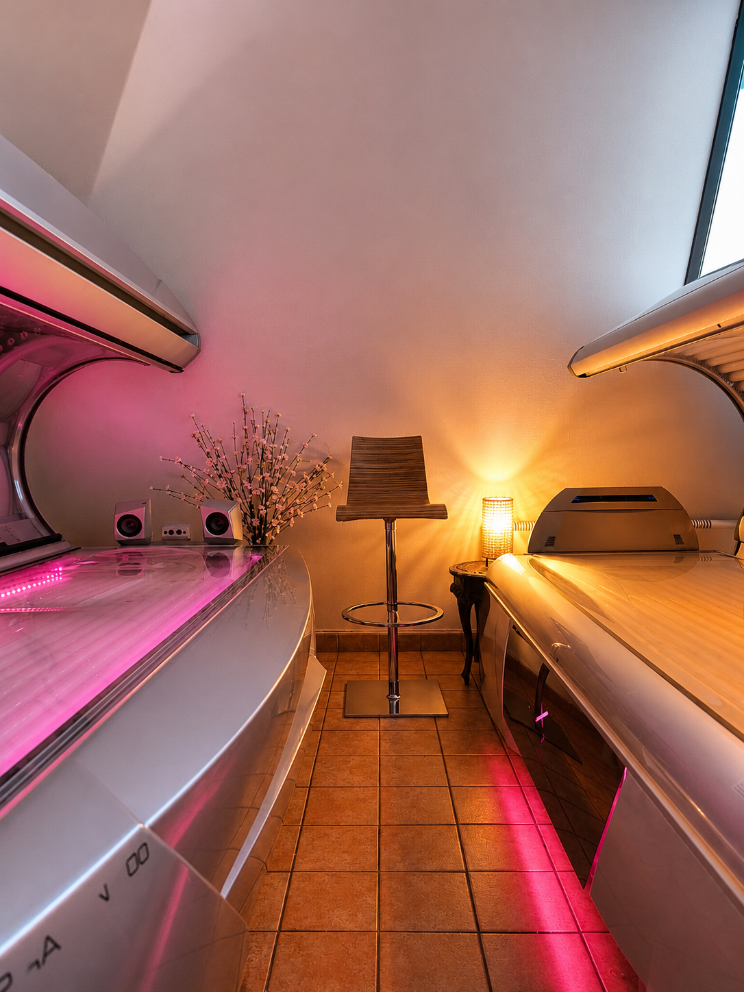 Solportalens dubbelrum Koh Lanta med två Luxura X7-solarier sida vid sida